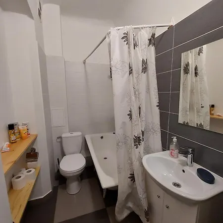 Lovely & Sunny 2 Free Street Parking Рига