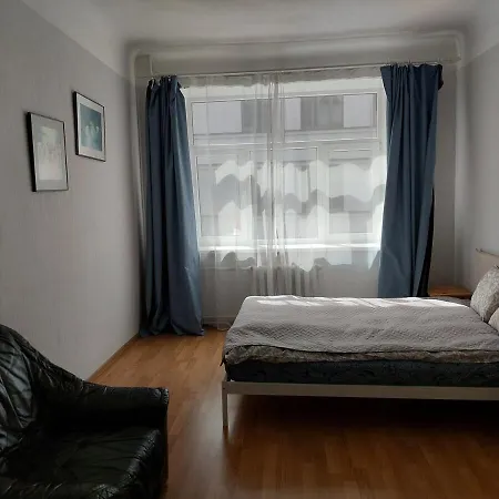 Lovely & sunny 2 rooms Free street parking Apartment Riga