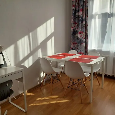 Lovely & sunny 2 rooms Free street parking *