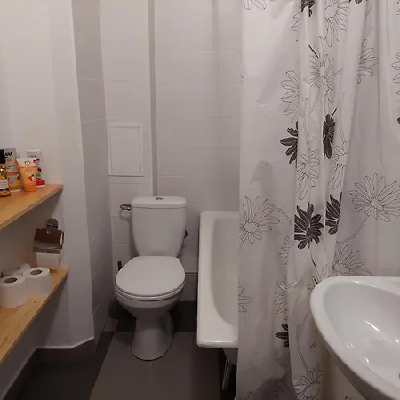 Lovely & Sunny 2 Free Street Parking Riga