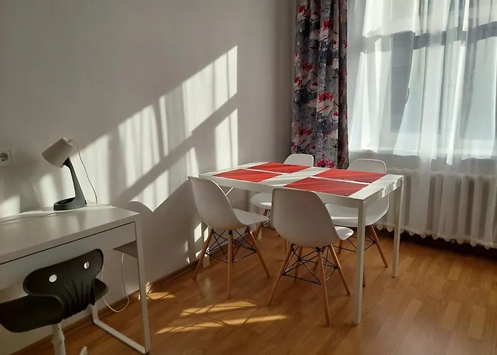 Lovely & Sunny 2 Free Street Parking *